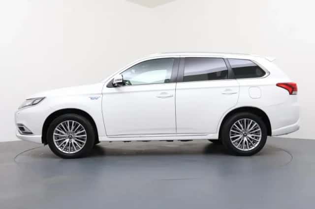 Mitsubishi Outlander (2020) thumbnail 2