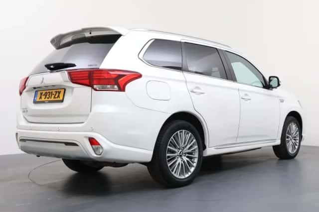 Mitsubishi Outlander (2020) thumbnail 5