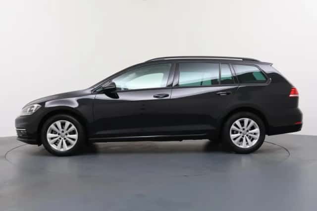 Volkswagen Golf (2017) thumbnail 2