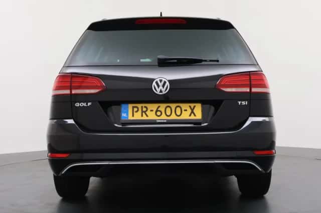 Volkswagen Golf (2017) thumbnail 4