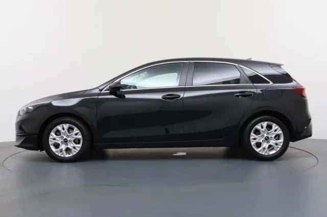 Kia Ceed (2023) thumbnail 2