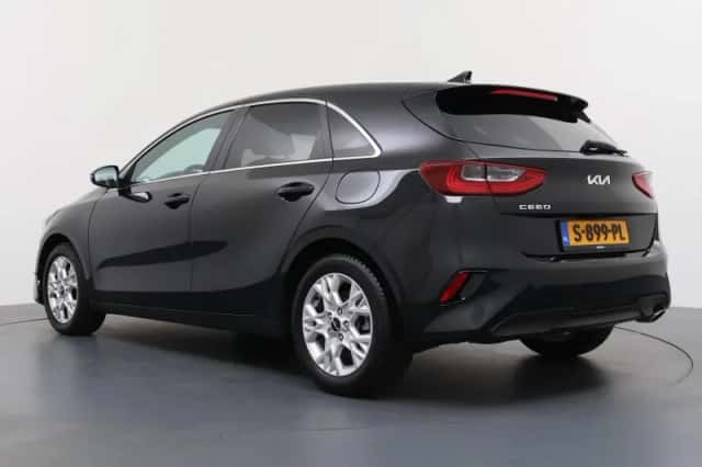 Kia Ceed (2023) thumbnail 3