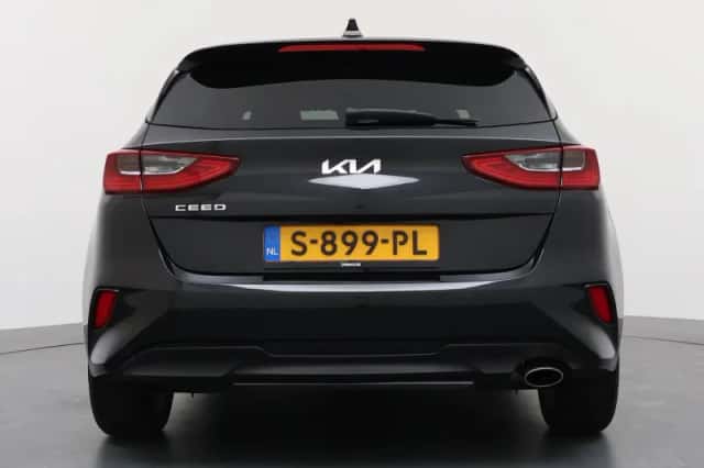 Kia Ceed (2023) thumbnail 4