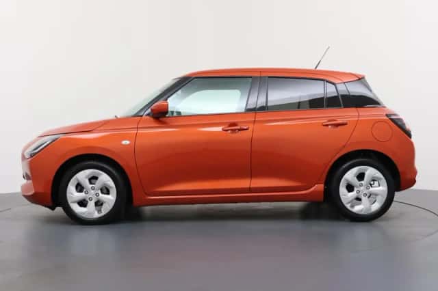 Suzuki Swift (2025) thumbnail 2