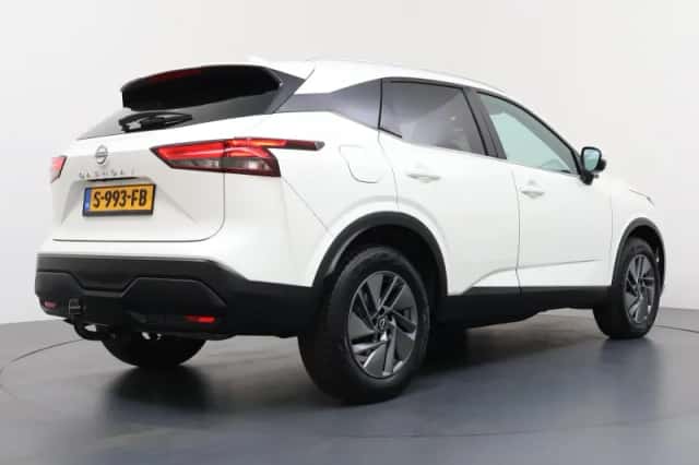 Nissan Qashqai (2023) thumbnail 5