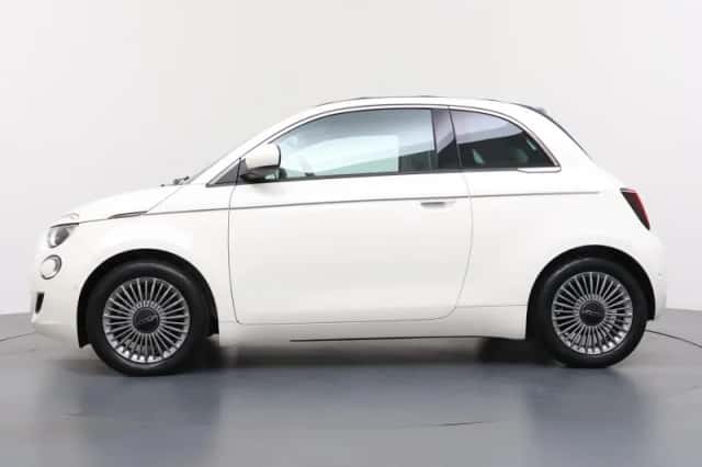 Fiat 500C (2023) thumbnail 2