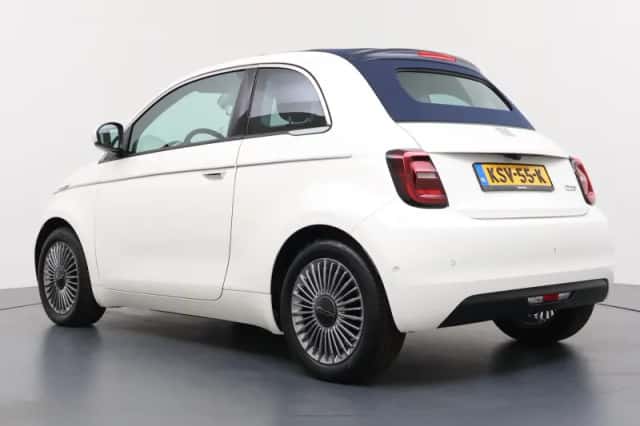 Fiat 500C (2023) thumbnail 3