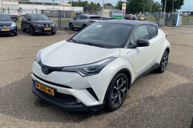 Toyota C-HR (2018) thumbnail 2