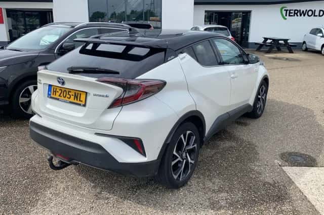 Toyota C-HR (2018) thumbnail 5