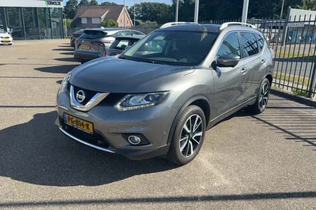 Nissan X-Trail (2017) thumbnail 2