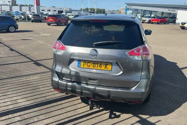 Nissan X-Trail (2017) thumbnail 4