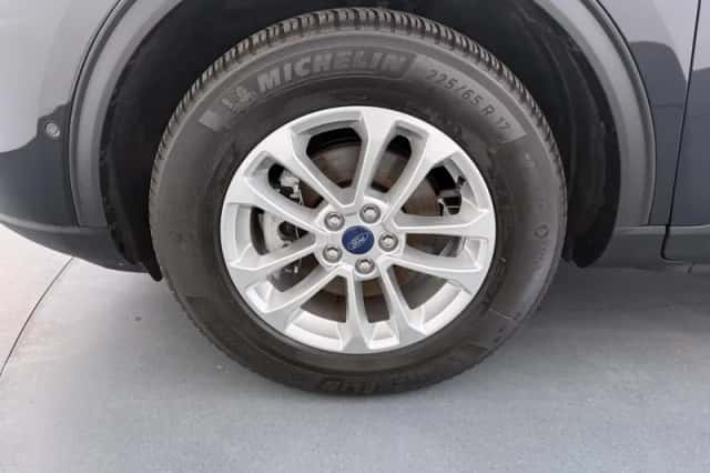 Ford Kuga (2022) thumbnail 16