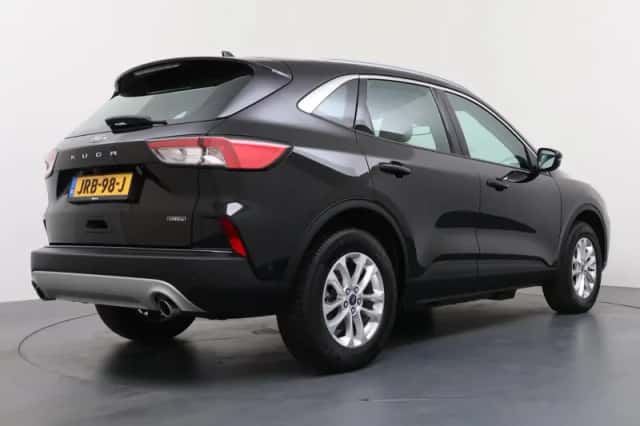 Ford Kuga (2022) thumbnail 5
