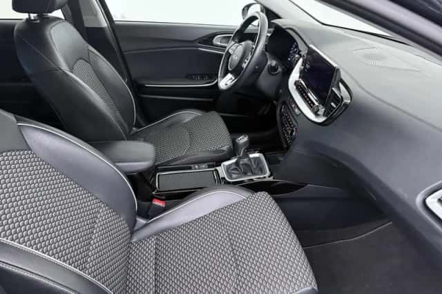 Kia Ceed (2023) thumbnail 23