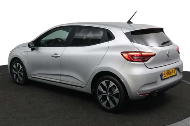 Renault Clio (2022) thumbnail 3