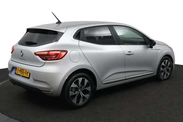 Renault Clio (2022) thumbnail 5