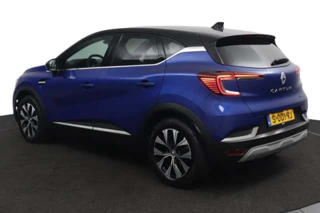 Renault Captur (2023) thumbnail 3