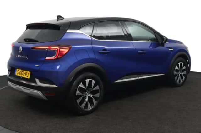 Renault Captur (2023) thumbnail 5