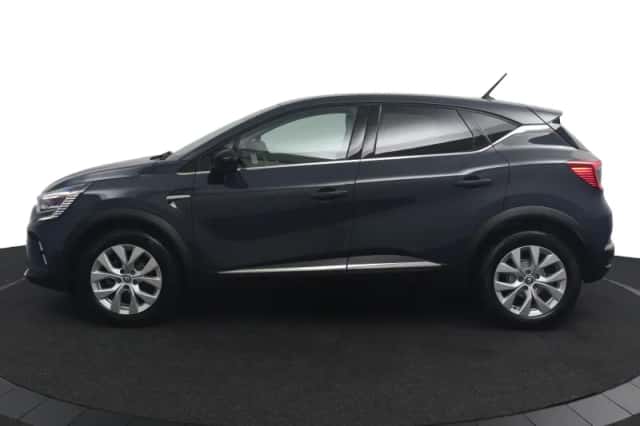 Renault Captur (2021) thumbnail 2
