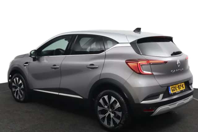 Renault Captur (2023) thumbnail 3