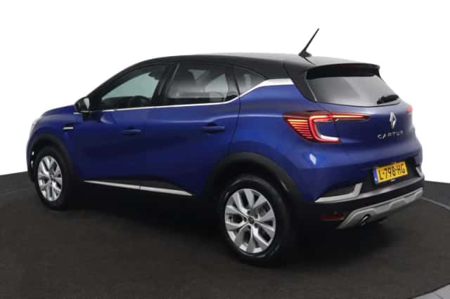 Renault Captur (2021) thumbnail 3