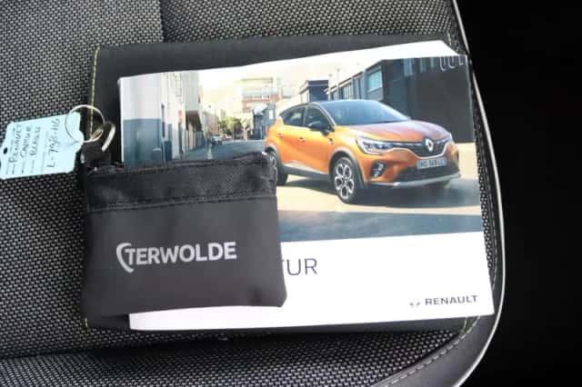 Renault Captur (2021) thumbnail 21