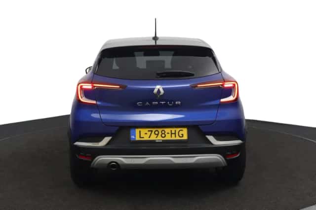 Renault Captur (2021) thumbnail 4
