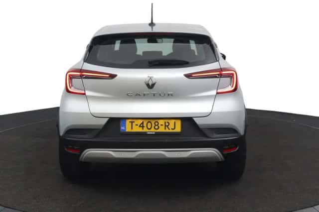 Renault Captur (2023) thumbnail 4