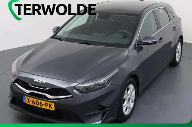 Kia Ceed (2024) thumbnail 1