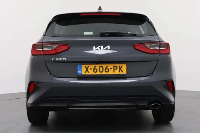 Kia Ceed (2024) thumbnail 4