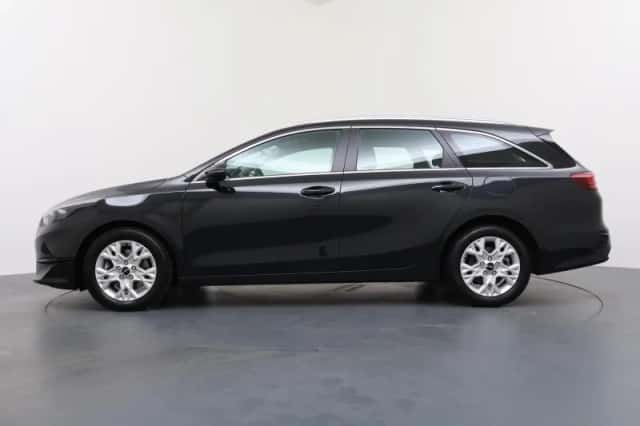 Kia Ceed Sportswagon (2022) thumbnail 2