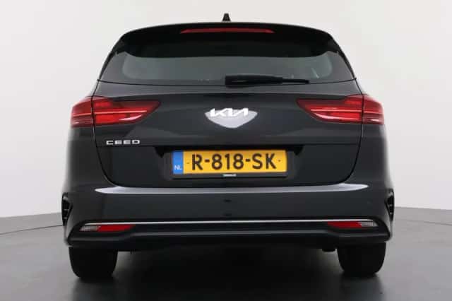 Kia Ceed Sportswagon (2022) thumbnail 4
