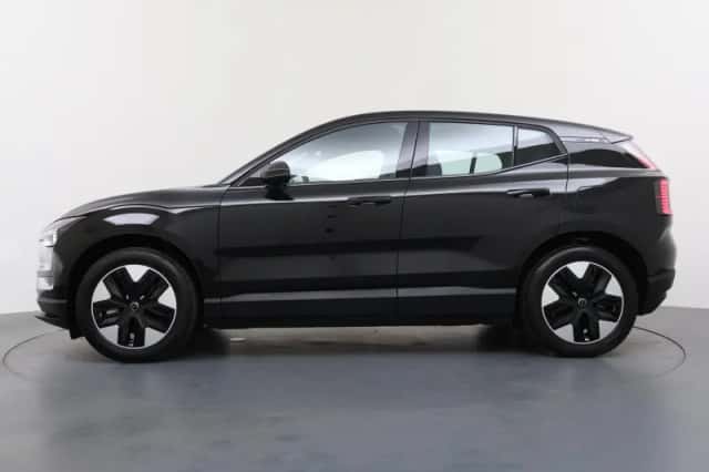 Volvo EX30 (2024) thumbnail 2