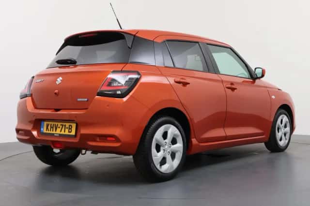 Suzuki Swift (2025) thumbnail 5