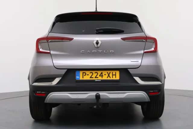 Renault Captur (2022) thumbnail 4