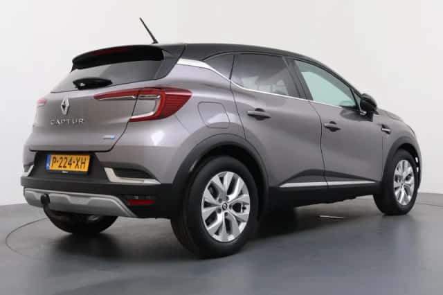 Renault Captur (2022) thumbnail 5