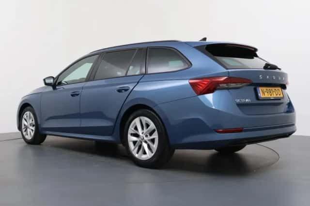 Škoda Octavia (2021) thumbnail 3
