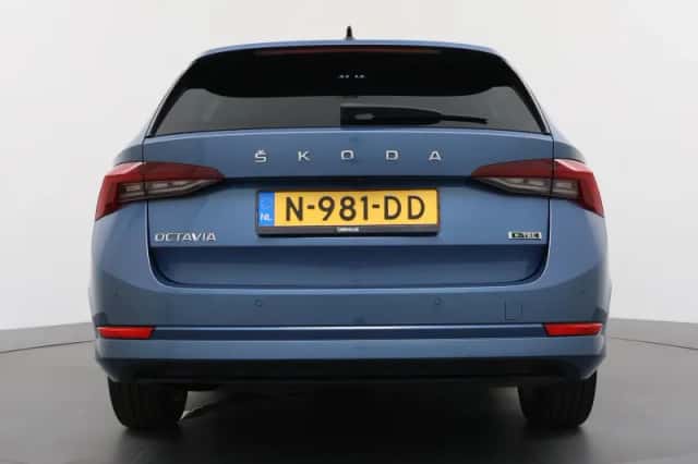 Škoda Octavia (2021) thumbnail 4