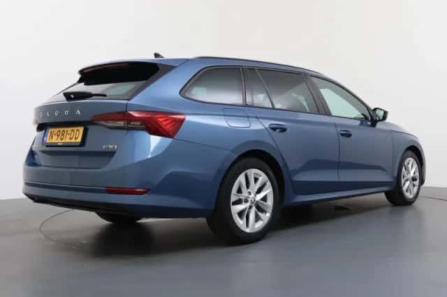 Škoda Octavia (2021) thumbnail 5