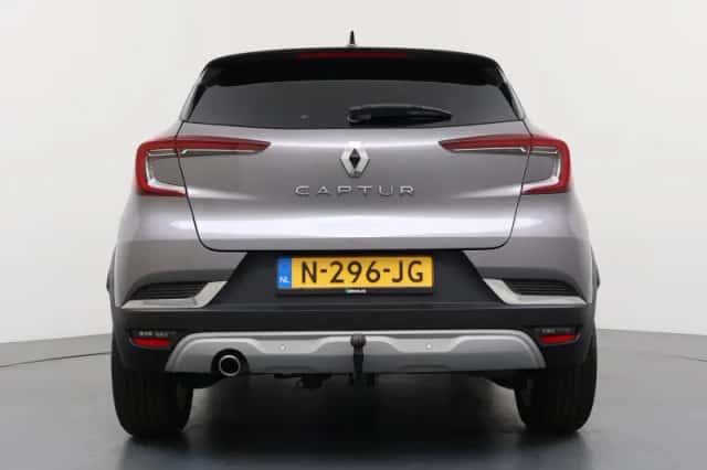 Renault Captur (2021) thumbnail 4