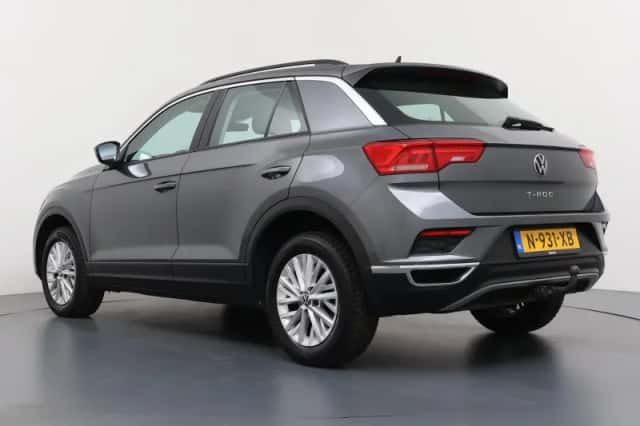 Volkswagen T-Roc (2021) thumbnail 3
