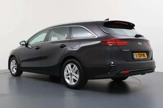 Kia Ceed Sportswagon (2021) thumbnail 3