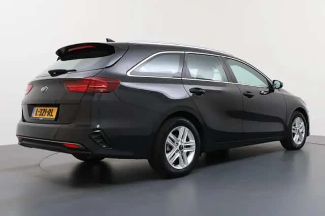 Kia Ceed Sportswagon (2021) thumbnail 5