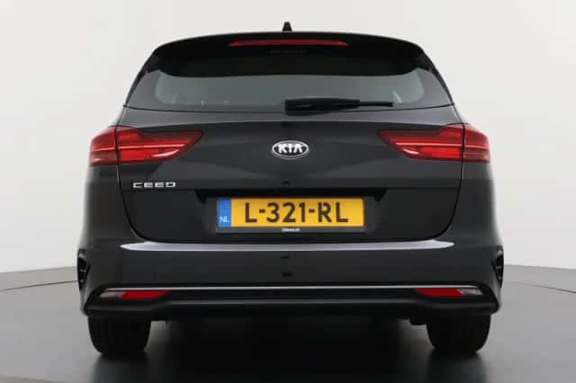 Kia Ceed Sportswagon (2021) thumbnail 4