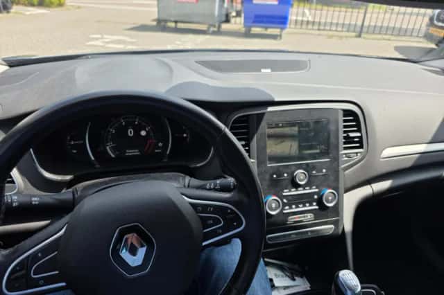 Renault Mégane (2017) thumbnail 6