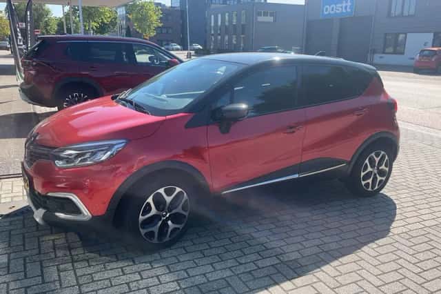 Renault Captur (2018) thumbnail 2