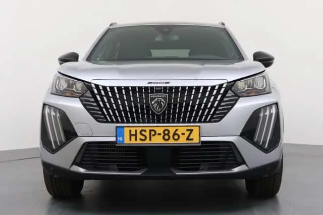 Peugeot 2008 (2024) thumbnail 8