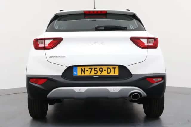 Kia Stonic (2021) thumbnail 4