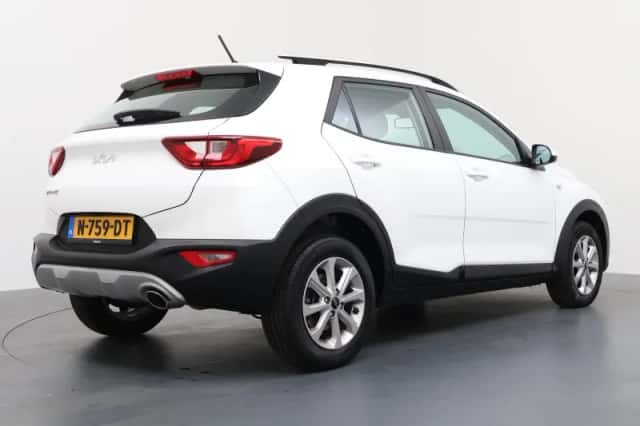 Kia Stonic (2021) thumbnail 5