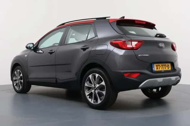Kia Stonic (2019) thumbnail 3